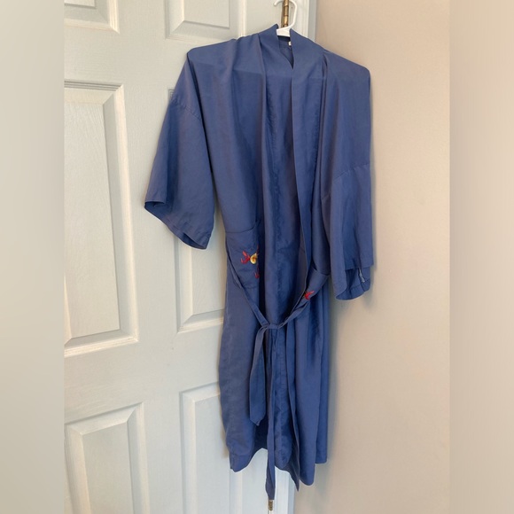 Vintage silk blue kimono robe with hand embroidered dragon and pocket designs M - Picture 2 of 6